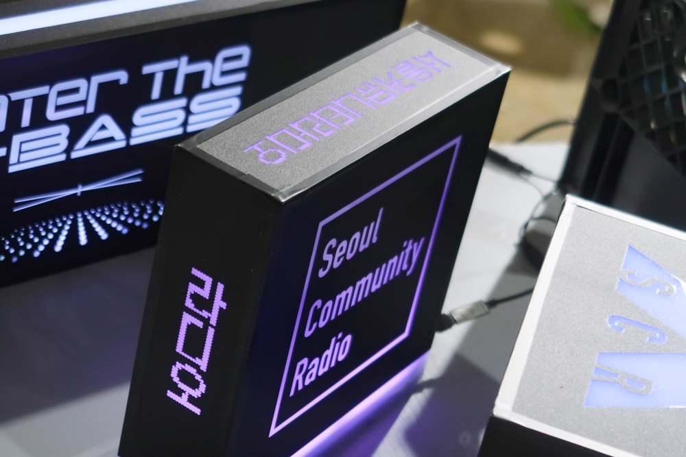 acrylic lightbox 06 logo laser cut interior