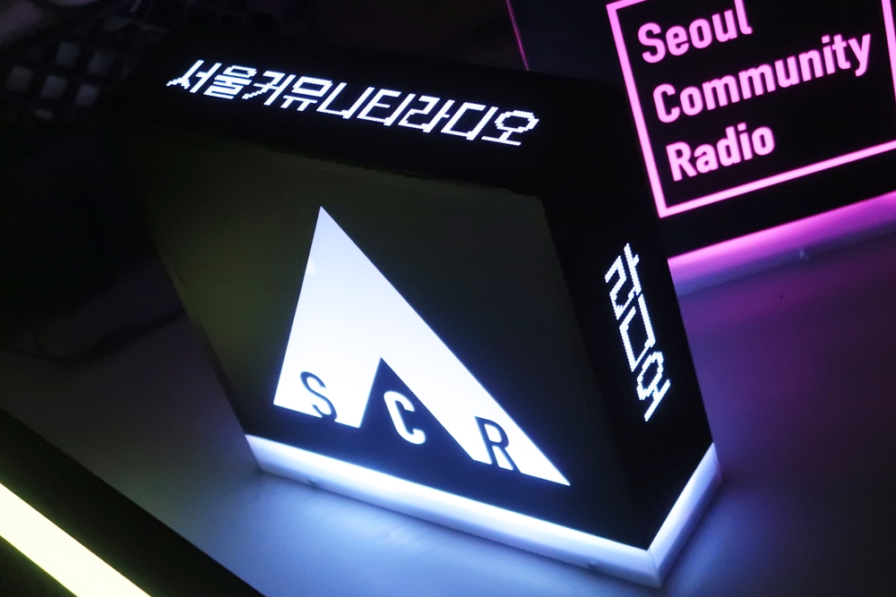 acrylic lightbox 09 logo laser cut interior