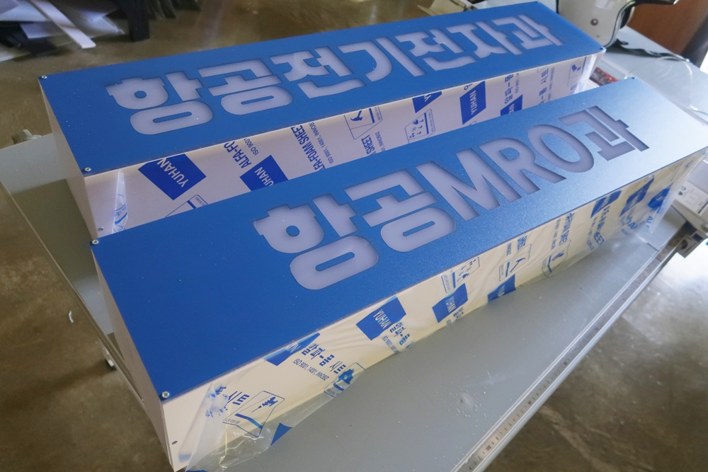 box sign neon color 10 commercial space