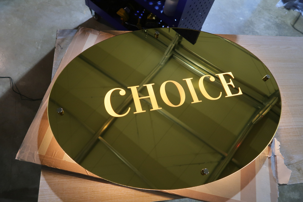 매장 CHOICE 타원형 골드 거울사인 제작사례
