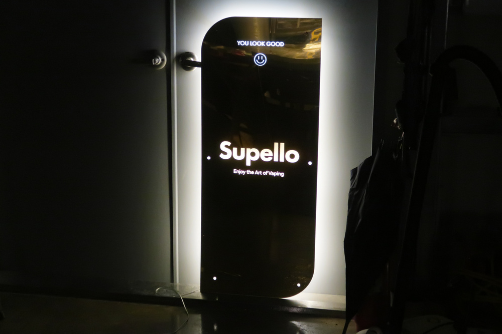 전자담배샵 Supello 전신 거울사인 제작사례 01