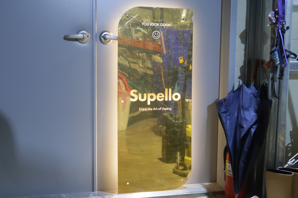 전자담배샵 Supello 전신 거울사인 제작사례 02