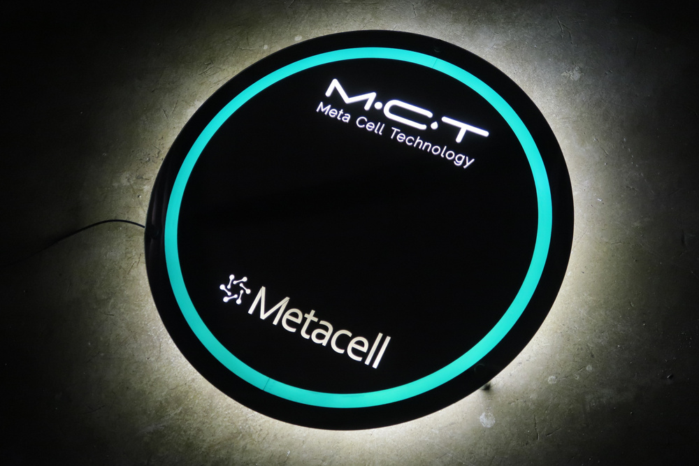 바이오기업 Metacell 로고 아크릴 LED 사인 제작사례 01