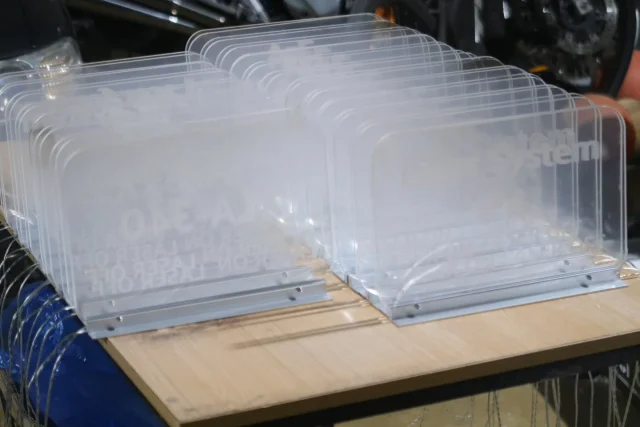 공장의 라인에 들어가는 레이저 온/오프 관련 led표지판 입니다. 24V전원, 온/오프 지정 색상, 고정방식 등 라인의 상황에 맞춤제작 되었습니다. 

#led표지판
#아크릴led사인
#사용중
#공장설비
#led안내판